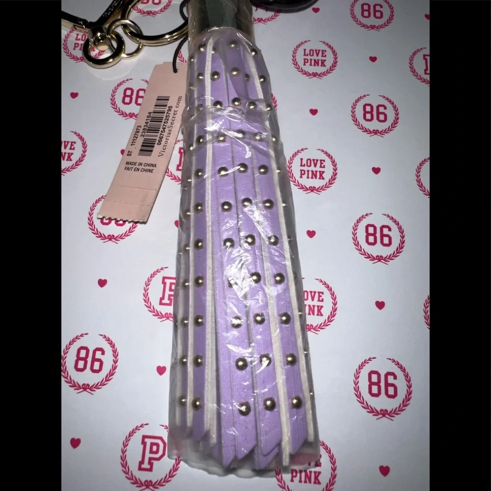 💜NWT Victoria’s Secret studded tassel keychain💜